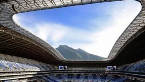 “三千万镑枪手报价未决，恩凯提亚转会谈判马赛僵局持续——《邮报》报道”